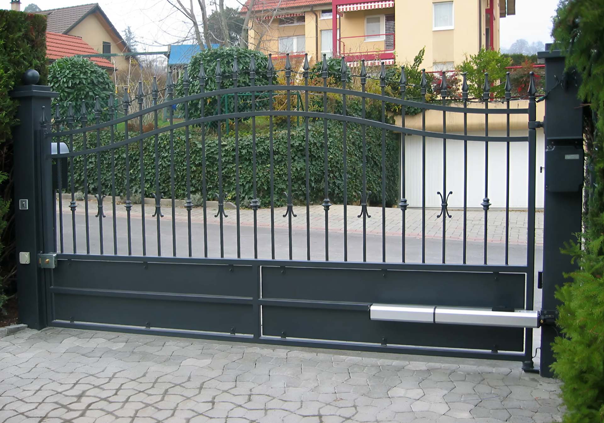 Siłownik FAAC 400 do bram skrzydłowych