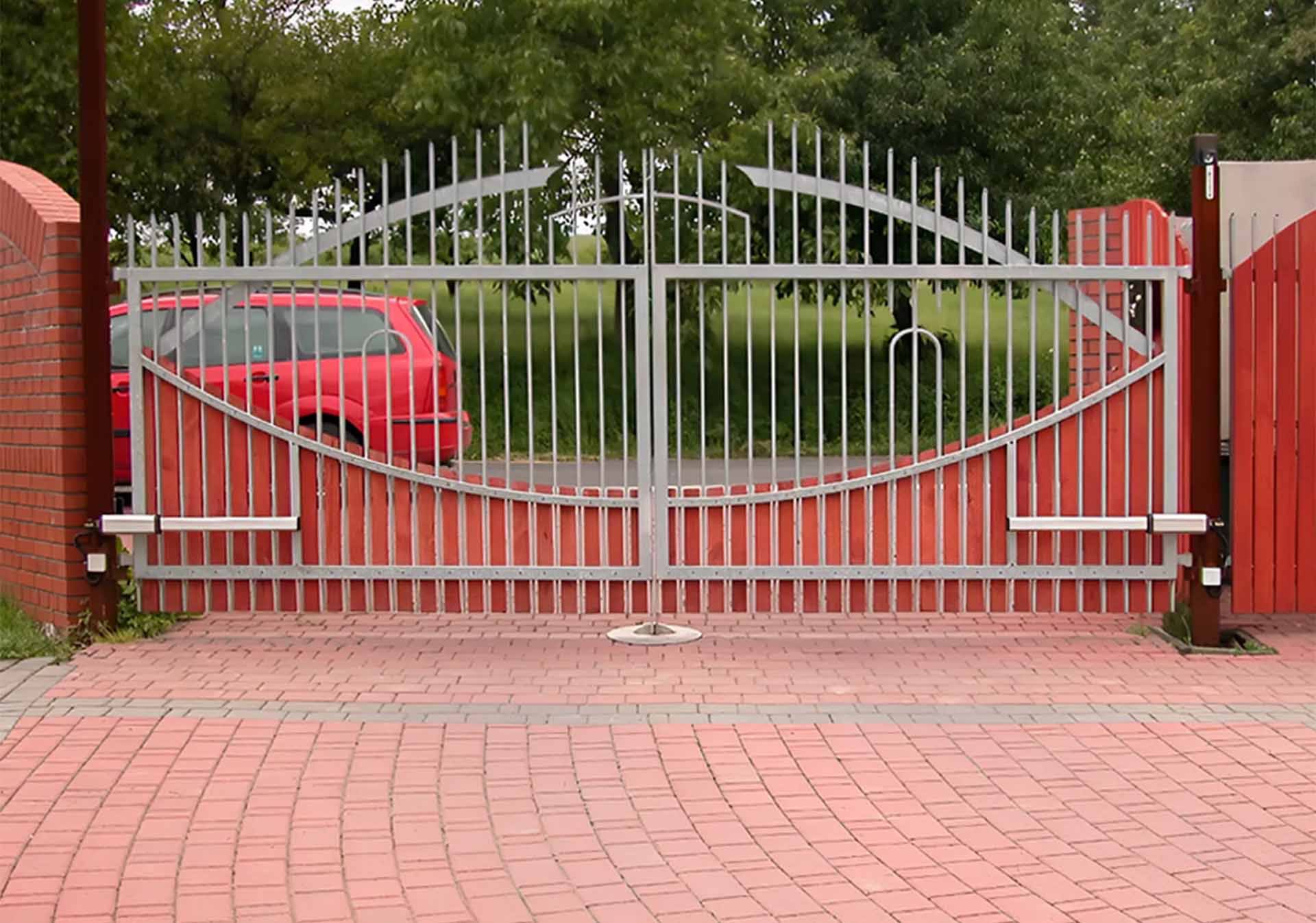 Siłownik FAAC 402 do bram skrzydłowych